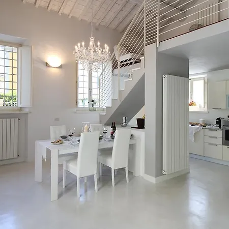 Vakantiehuis Whiteloft In *